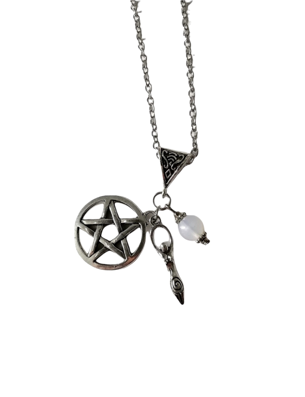 Ketting met Vruchtbaarheidssymbool, Pentagram en Opaal