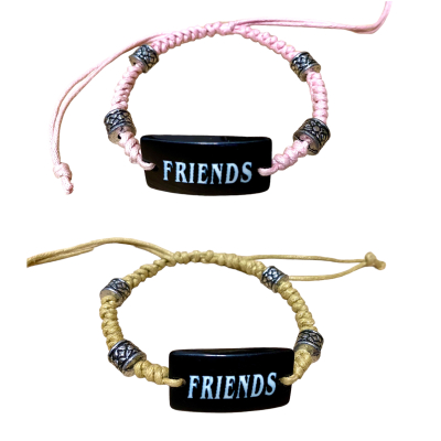 Armbandje met de tekst "Friends" in 2 kleuren