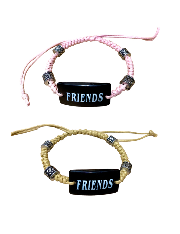 Armbandje met de tekst "Friends" in 2 kleuren