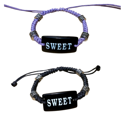 Armbandje met de tekst "Sweet" in 2 kleuren