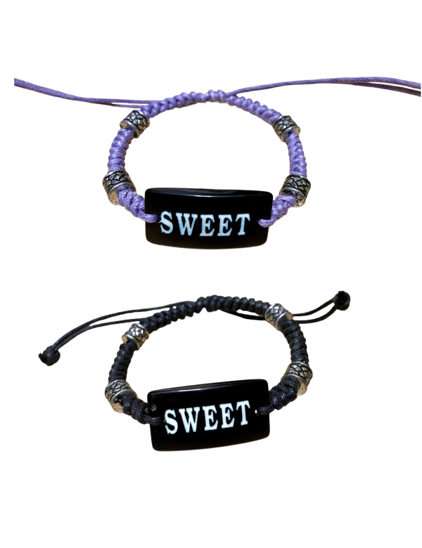 Armbandje met de tekst "Sweet" in 2 kleuren